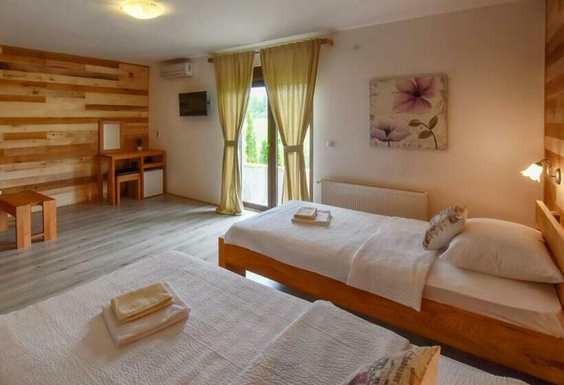 غرفة قياسية ثلاثية مزودة بشرفة, Villa Stone