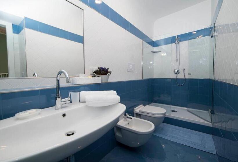 غرفة قياسية ثلاثية, B&b Umberto