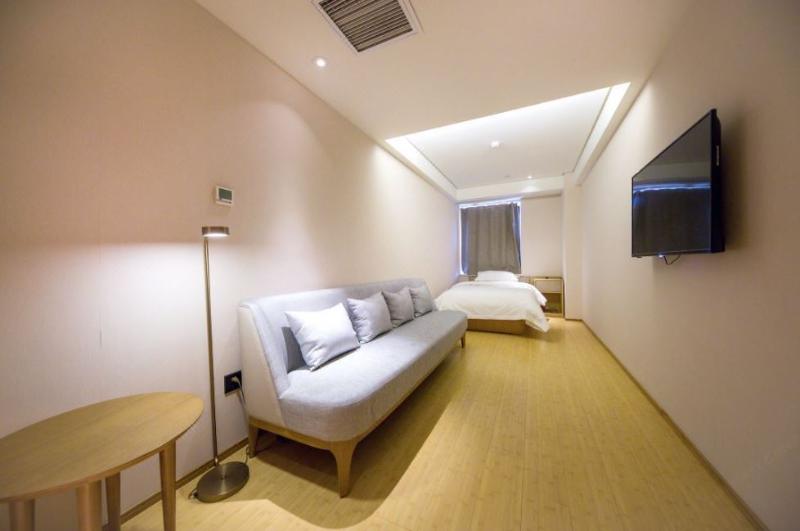 غرفة عائلية, Ji  Beijing West Railway Station South Square