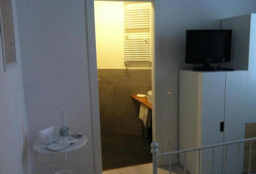 اتاق استاندارد یک نفره, Venice Home