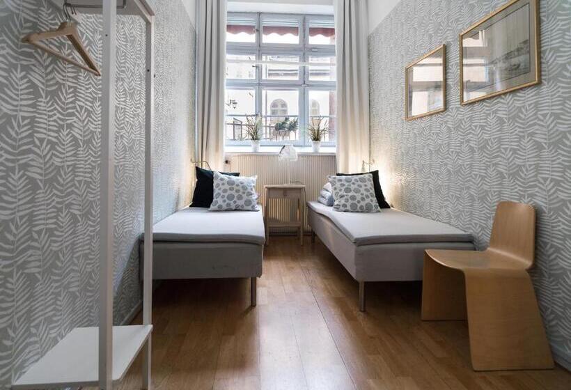 스탠다드 룸 공동 욕실, Castanea Old Town Hostel