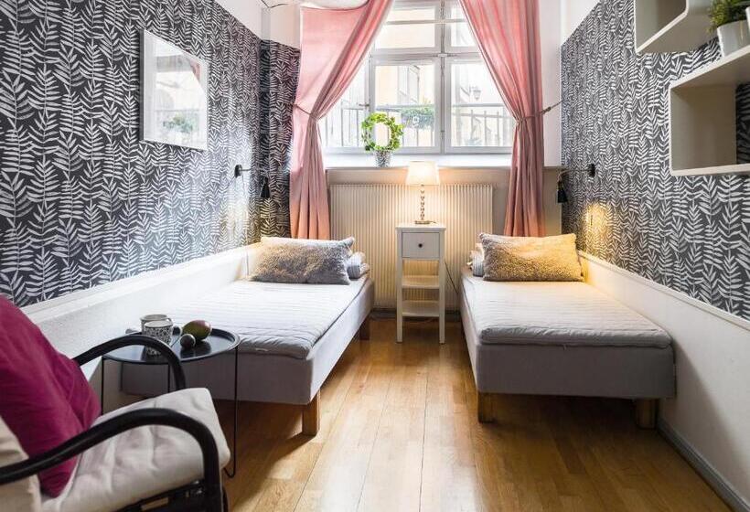 스탠다드 룸 공동 욕실, Castanea Old Town Hostel