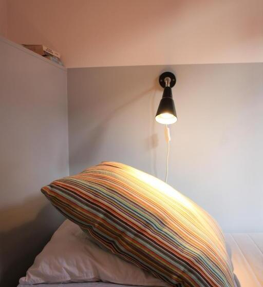 חדר סטנדרד יחיד חדר אמבטיה משותף, Castanea Old Town Hostel