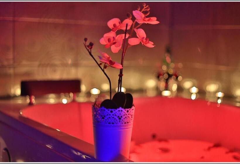 Люкс Кровать Кинг, Apartament Z Jacuzzi Kraków Rynek