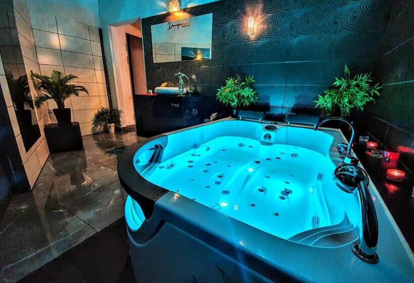 Люкс Кровать Кинг, Apartament Z Jacuzzi Kraków Rynek