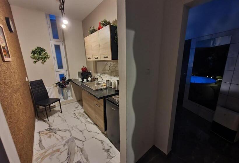 Люкс Кровать Кинг, Apartament Z Jacuzzi Kraków Rynek