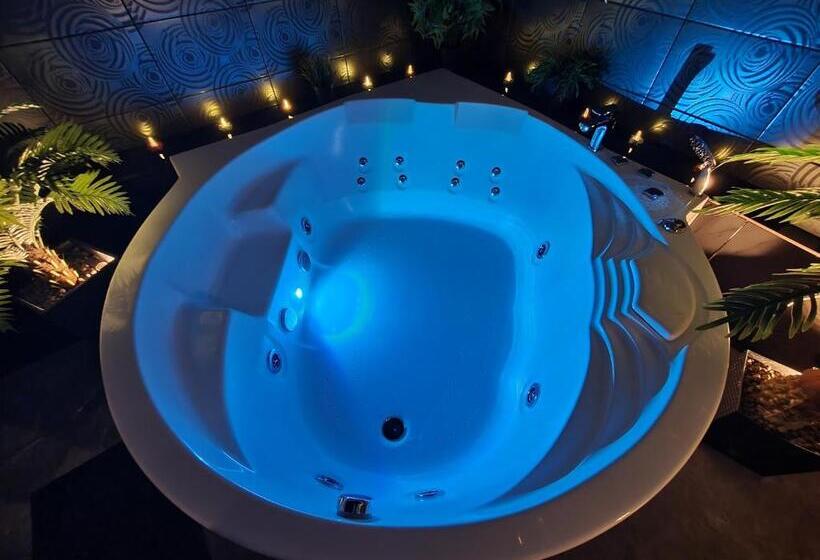 Люкс Кровать Кинг, Apartament Z Jacuzzi Kraków Rynek