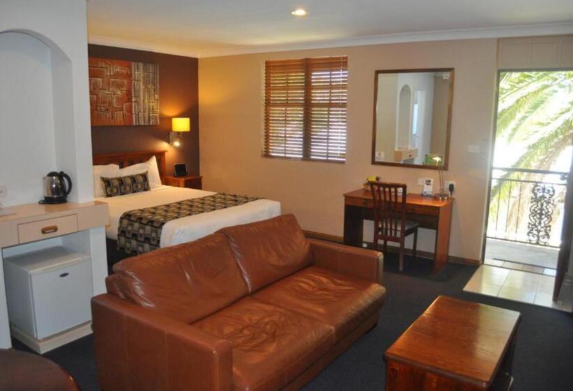 غرفة تنفيذية, In Town Motor Inn