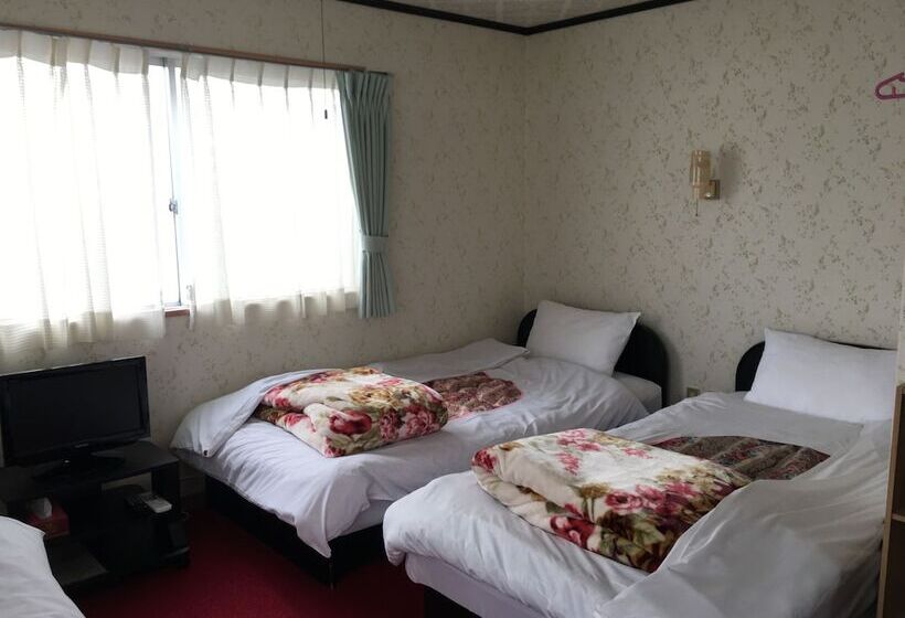 Habitación Cuádruple Estándar Baño Compartido, Pension Kitashirakawa