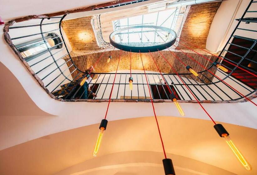 Pokój Deluxe, Pest Buda Design