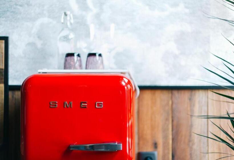 Pokój Deluxe, Pest Buda Design