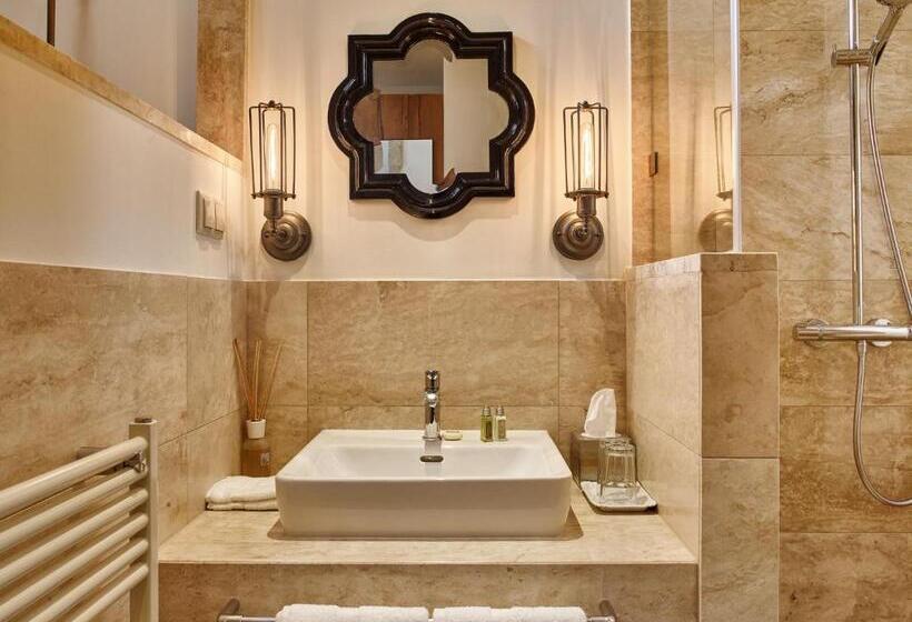 Pokój Deluxe, Pest Buda Design