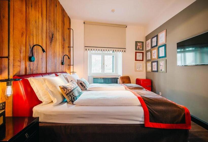 Pokój Deluxe, Pest Buda Design