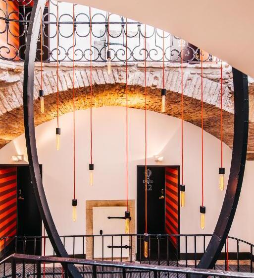 سوییت اجرایی, Pest Buda Design