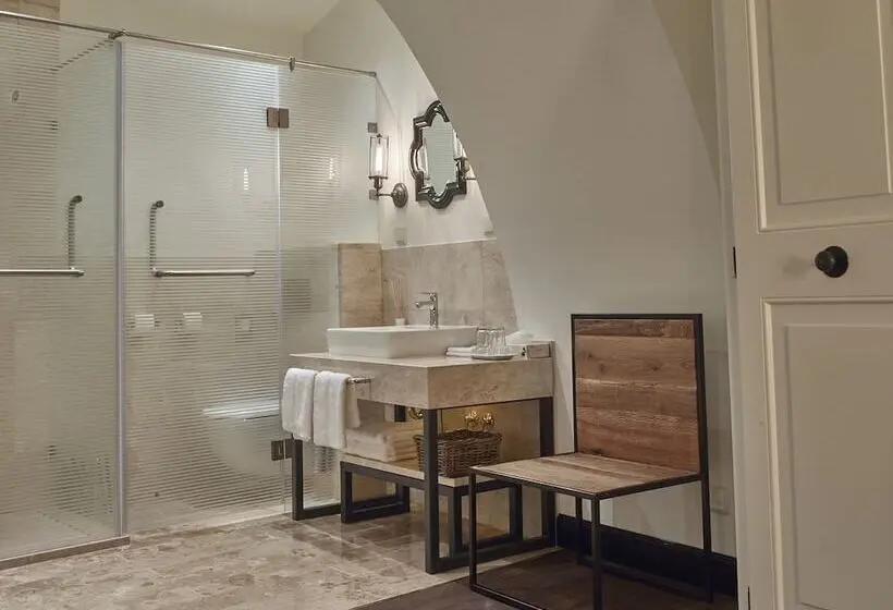 اتاق لوکس, Pest Buda Design
