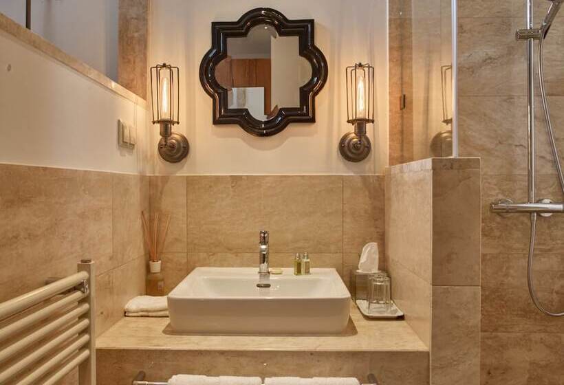 Pokój Deluxe, Pest Buda Design