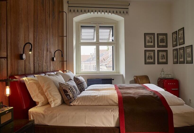 Pokój Deluxe, Pest Buda Design