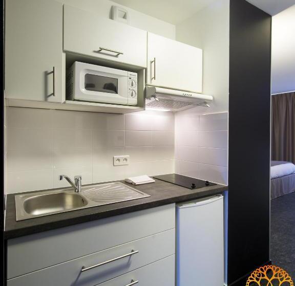 סטודיו סופריור, Adonis Dijon Maison Internationale