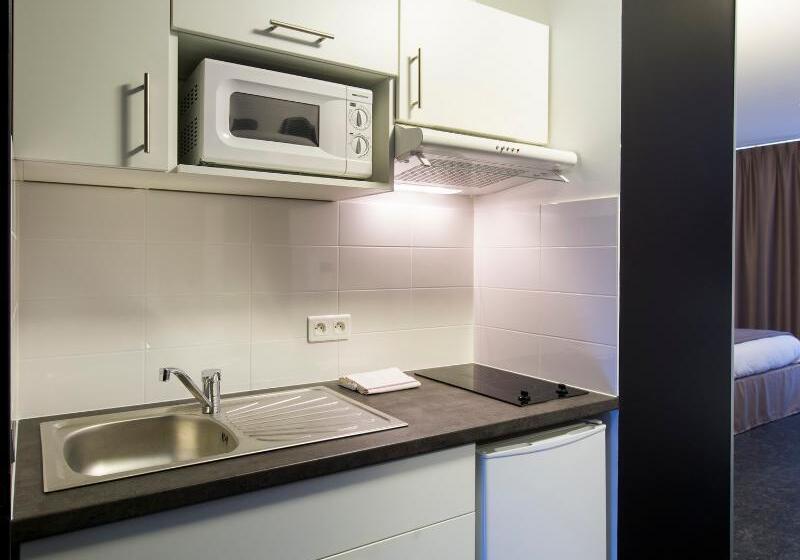 סטודיו סופריור, Adonis Dijon Maison Internationale