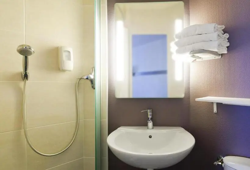 Standard Kolmen Hengen Huone, B&b Hotel Lorient Caudan