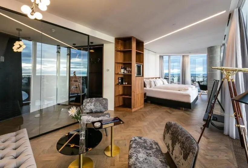 سوییت, Tower Suites Reykjavik