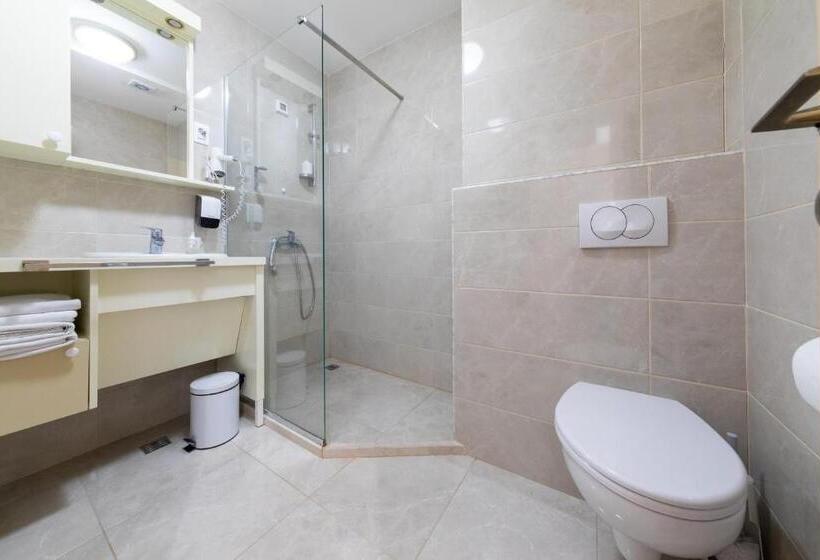 اتاق استاندارد با بالکن و چشم‌انداز دریا, Villa Katarina