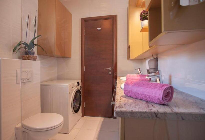 اتاق لوکس, Villa Katarina