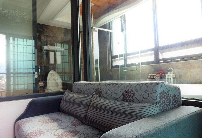 琮城市景观的豪华间, Hualien Flora B&b