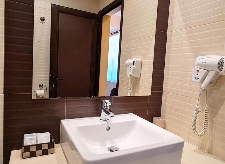 غرفة قياسية ثلاثية مزودة بشرفة, Family Hotel Chiflik Hills