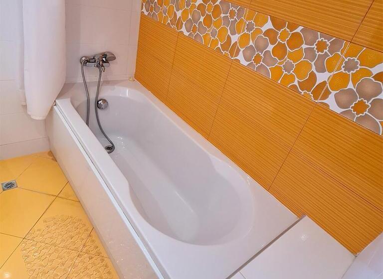 جناح مزوَّد بشرفة, Family Hotel Chiflik Hills