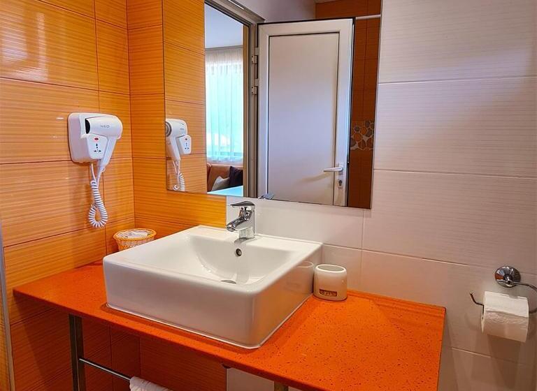 جناح مزوَّد بشرفة, Family Hotel Chiflik Hills