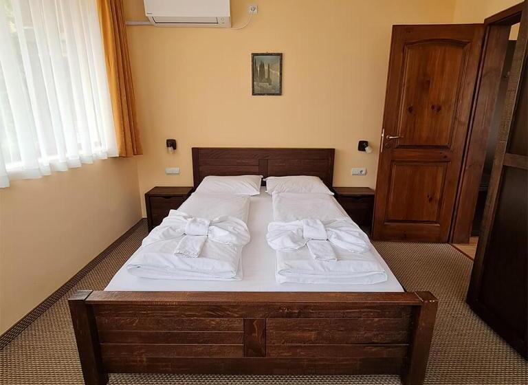 Люкс с Балконом, Family Hotel Chiflik Hills