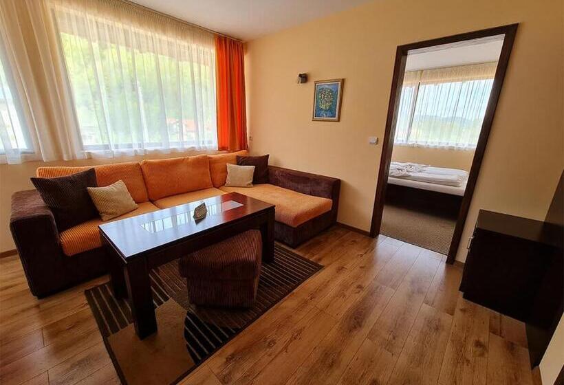 جناح مزوَّد بشرفة, Family Hotel Chiflik Hills