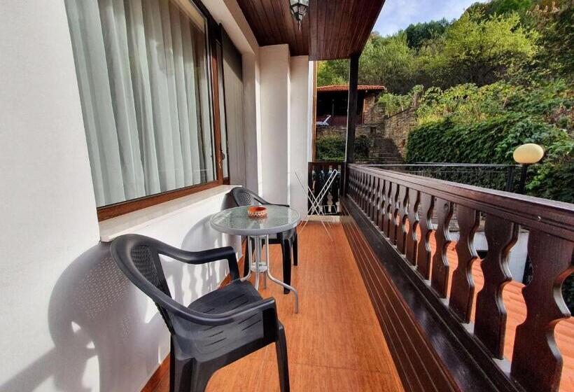 جناح بغرفتي نوم, Family Hotel Chiflik Hills