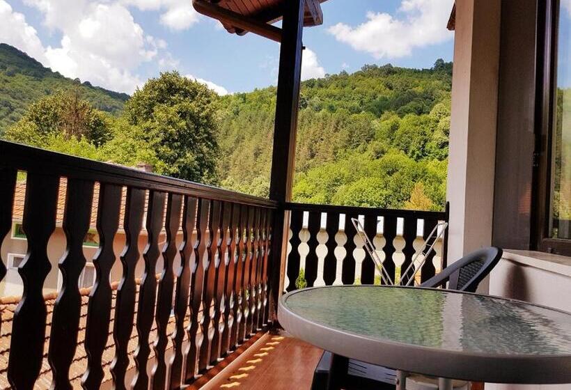 Семейный Номер, Family Hotel Chiflik Hills