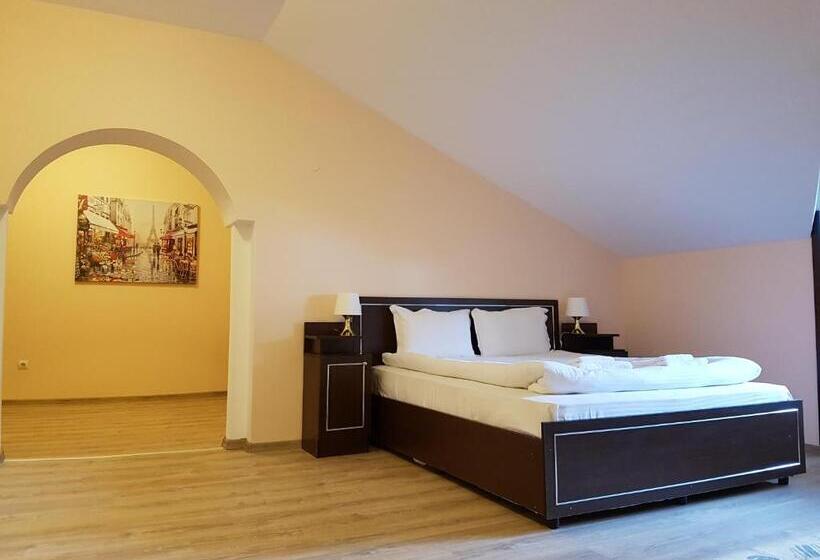 إستوديو سوبيريور, Panorama