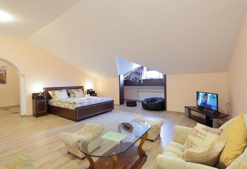 إستوديو سوبيريور, Panorama