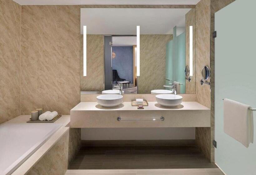 سوئیت جونیور با تخت بزرگ, Mövenpick Hotel & Apartments Ghala Muscat