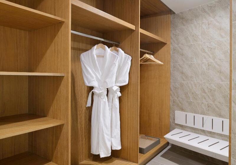 سوئیت اجرایی با تخت کینگ, Mövenpick Hotel & Apartments Ghala Muscat