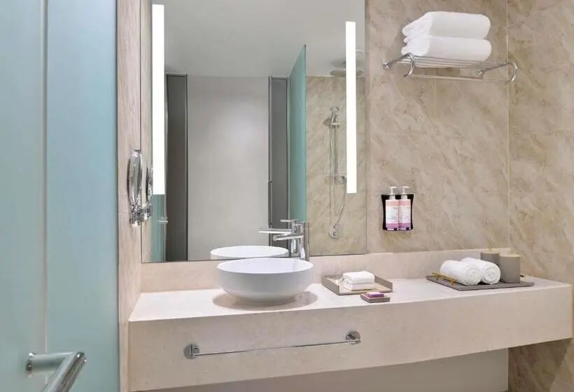 اتاق سوپریور با تخت بزرگ, Mövenpick Hotel & Apartments Ghala Muscat