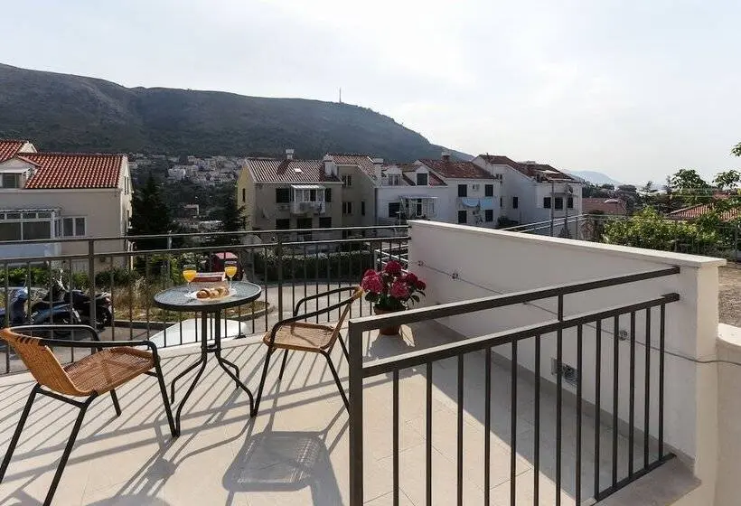 استودیوی لوکس, Villa Providenca
