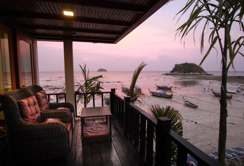 اتاق لوکس با بالکن و چشم‌انداز دریا, Cabana Lipe Beach Resort