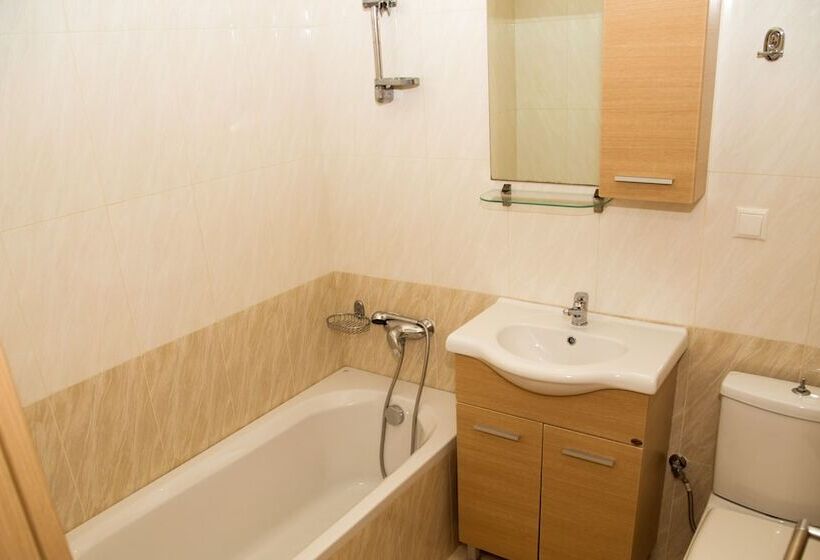 بنغل قياسي مطل على المسبح, Lagada Bay Resort