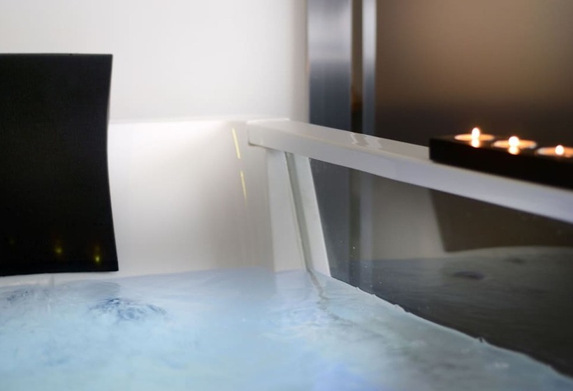 سوئیت با وان آب گرم, Barbarella Suite