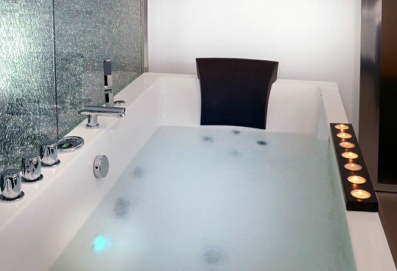 سوئیت با وان آب گرم, Barbarella Suite