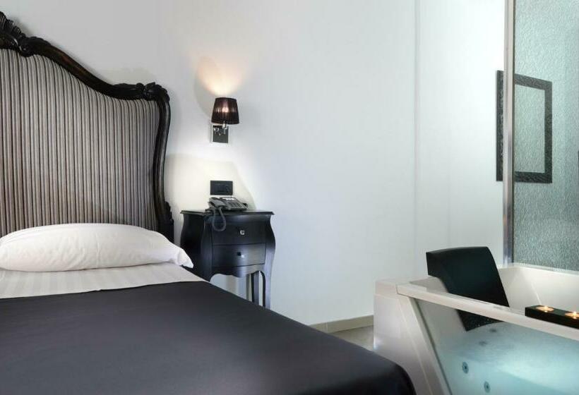 سوئیت با وان آب گرم, Barbarella Suite