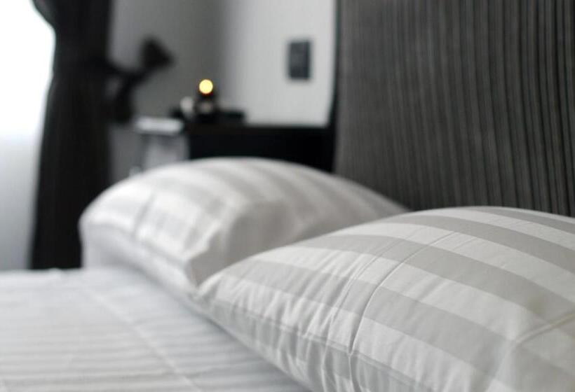 سوئیت با وان آب گرم, Barbarella Suite