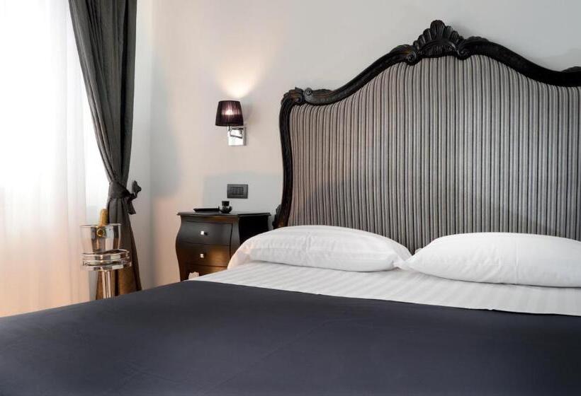 سوئیت با وان آب گرم, Barbarella Suite