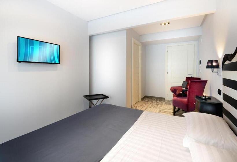 سوییت جونیور با بالکن, Barbarella Suite