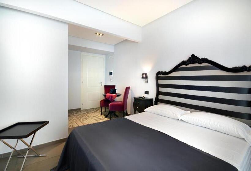 سوییت جونیور با بالکن, Barbarella Suite